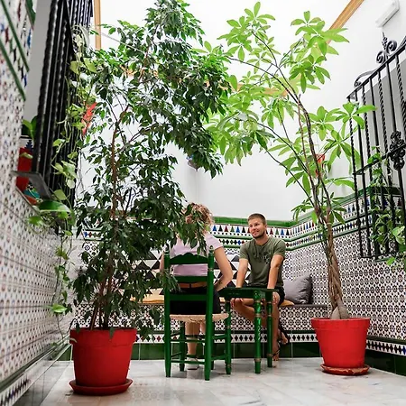Triana Backpackers Hostal *