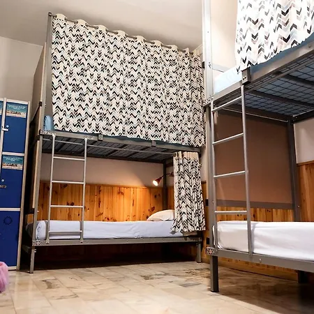 Triana Backpackers Hostal *