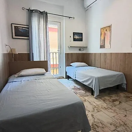 Triana Backpackers *