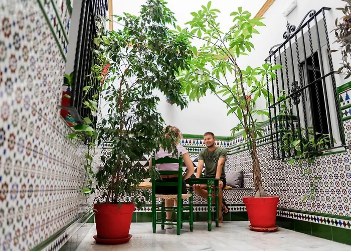 Triana Backpackers Hostel *