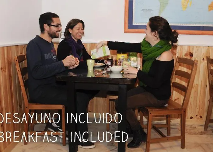 Hostel Triana Backpackers *