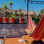 بيت شباب Triana Backpackers