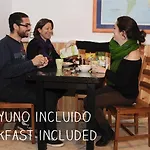 بيت شباب Triana Backpackers *