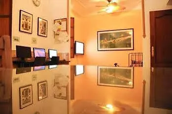 Triana Backpackers